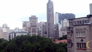 Młoda dziewczyna, deepthroat i jeździ na chuju w hotelu