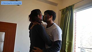 Lonely Rachna Finds Pleasure With Room Service Guy Ravi