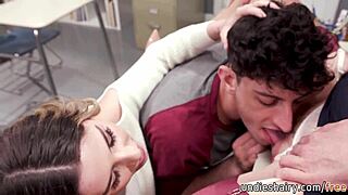 ครูหน้าอกใหญ่ให้นักเรียนเลียหีแล้วเย็ดควยใหญ่ - Rachael Cavalli, Chanel Camryn, Nick Strokes