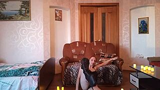 オーバーニーボーツの赤毛がPOVで尻を弄ぶ