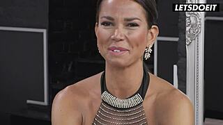 Brunette Milf Chloe Lamour verdraagt ruige diepe anale boring met enorme pik tot haar grens