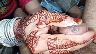 Muslim mistress has dirty relations with servant in Hindi!