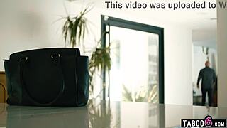 Madrastra MILF explora relación abierta con hijastro