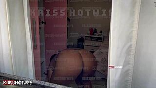 PUTA CASADA PEGA NO FLAGRA SE MASTURBANDO ENQUANTO ASSISTIA PRÓPRIO VÍDEO FUDENDO COM MACHO DOTADO