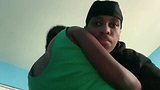 Glamorous сосет огромный член Dredagloden1 в спальне!