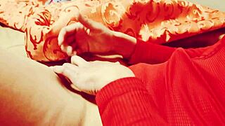 Chica caliente can't wait to masturbate before dinner!