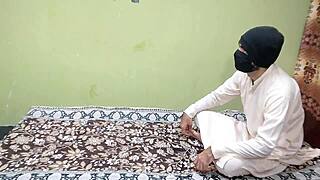 Hot Pakistani bhabhi fucked in dorm!