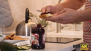 Rimming as a morning ritual for the girlfriend in the kitchen