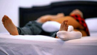 La Profesora Se Folla Al Estudiante En Su Oficina Después De Clases Mientras Sus Padres No Están En Casa