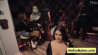 i enjoy big hot cum loads on my prety face as nia bleu