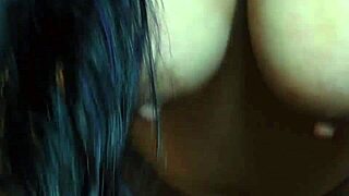 Dievča s obrovskými prsťami berie BBC prvýkrát