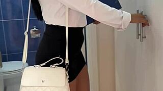 Novice advisor fucks client for first sale! Wow!