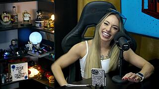 Bianca demarchi shows her body and bites ruan's ear