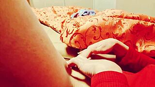 Chica caliente can't wait to masturbate before dinner!