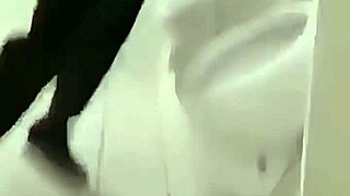 Giver røv i skoletoilet til to lærere