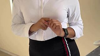 Novice advisor fucks client for first sale! Wow!