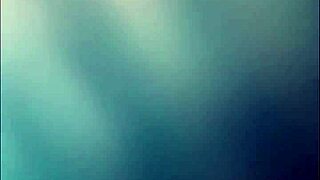 Se denne deilige storrumpe på alle fire klar for knull med fet latina-rumpe