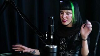 Decidiu investir em conteúdo pornô, foi chamada na direção da escola por vídeo vazado, perdeu a virgindade na cama da mãe, says Carol Rhcp in sheer red lingerie.