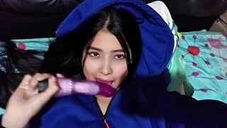 Niñera with huge tits craves his cock as soon as he arrives home in real homemade scene