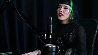 Decidiu investir em conteúdo pornô, foi chamada na direção da escola por vídeo vazado, perdeu a virgindade na cama da mãe, says Carol Rhcp in sheer red lingerie.