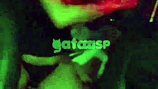 casada d� para o macho dentro do carro na rua enquanto corno dirige, fudendo doggystyle com monster cock