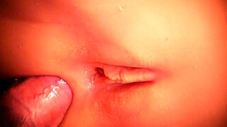 Её жопа и пизда радуют двойным проникновением игрушками