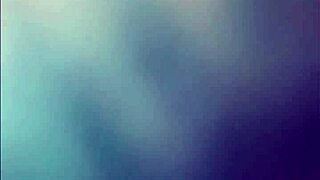 Se denne deilige storrumpe på alle fire klar for knull med fet latina-rumpe