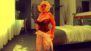 GILF Norma Jean v cosplay dostala misionářsky creampie doma