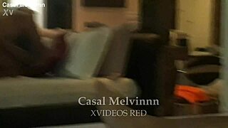 Minha esposa tells me she's about to cum on her lover's pau