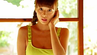 岡田紗佳 Wears Silk Bikini In Japanese Scene!