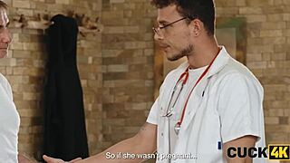 I Cuck4k forfører Dr. Lovegood gravid tsjekkisk kone mens mannen ser på utroskapen