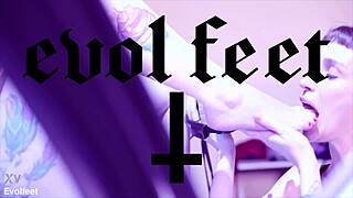 she starts with perfect feet licking in this lesbian session. then dives into big ass and wet pussy muff diving with sucking toes.