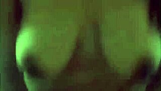 me encanta que me cojan por el culo y me pone muy cachonda en esta pareja casera