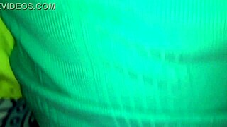 Přiznala se, že je sousedova malá 18+ coura při ponížení, dominaci a lechtání