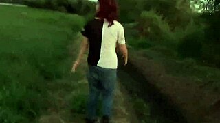 morrita cogiendo en el cerro