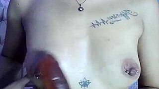 Joven Caliente Latina Masturba Coño Peludo Cabalgando Hasta Corrida Cremosa