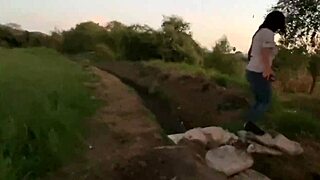 morrita cogiendo en el cerro