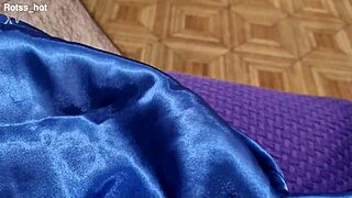 Wow, hairy guy jerks off in armpit fetish solo striptease!