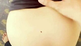 Wanita dewasa bersuami suka ngentot creampie dengan teman kerja sampai basah!