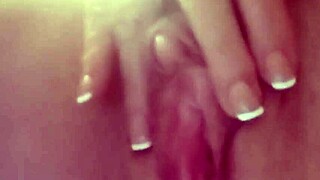 petite milf with huge clit, you wanna see me masturbate?