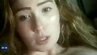 Chica Sexy En Acción Con Amigas