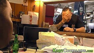 Busty manželka sátá obrovský černochův čurák v gangbangu