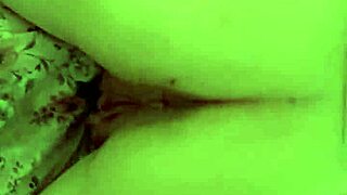 Ez a nagy seggű UK csaj csak lazán lóg