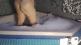 Vivi Guedez Rides And Licks In Hotel Solo