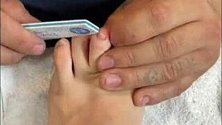 Chatting with followers while showing off my sexy barefoot feet 😘