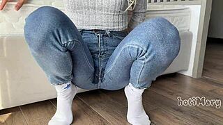 She loses the challenge to not cum and squirts three times in amateur Asian game