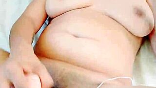 Soy una mujer cachonda loving big pollas and giant consolador deep inside for squirting pleasure