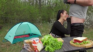 This hungry stranger offers his huge cock for blowjob and cum swallow outdoors 😏🍆