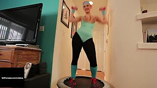 Full figured Siri pornstar shakes that huge boobed big butt! 🍑🔥