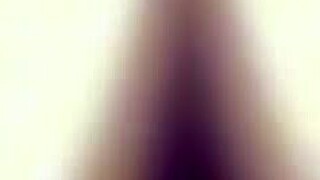 Hej, er den stramme rene fisse ikke perfekt til creampie efter lang tid? Se pervers tynd japansk milf kone fyldes i ægte hjemmeaction!